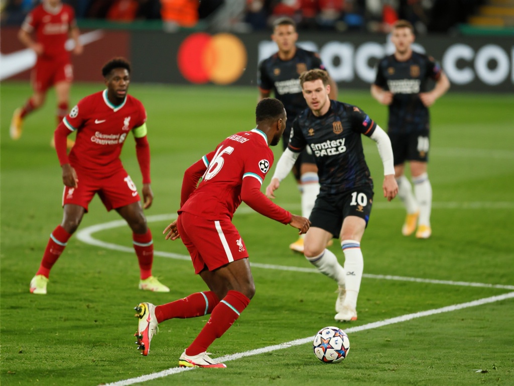 反观利物浦，他们在面对高压时显得有些被动